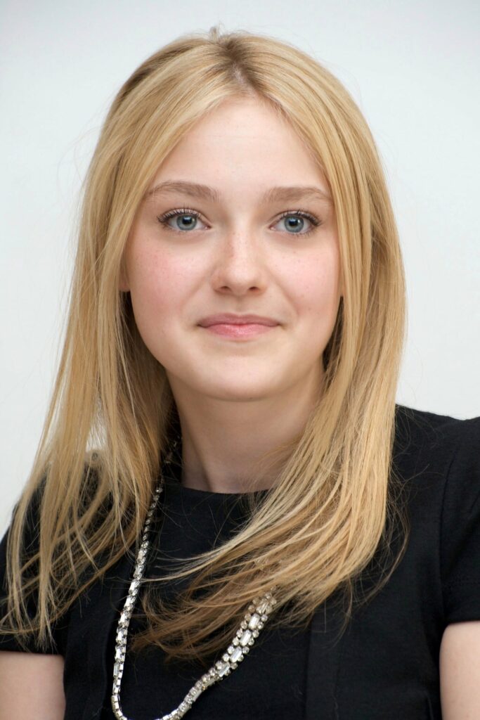 Dakota Fanning Interesting Facts, Age, Net Worth, Biography, Wiki - TNHRCE